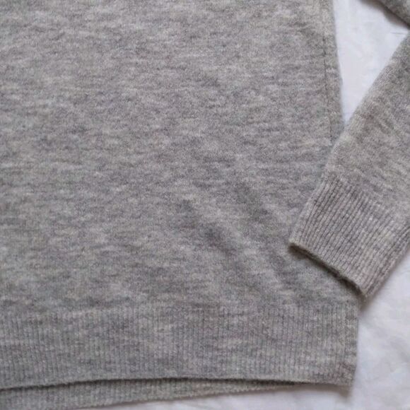 H&M Mistletoe Sweater Beaded Embroidered Holiday Christmas Womens Size Medium - Picture 10 of 10